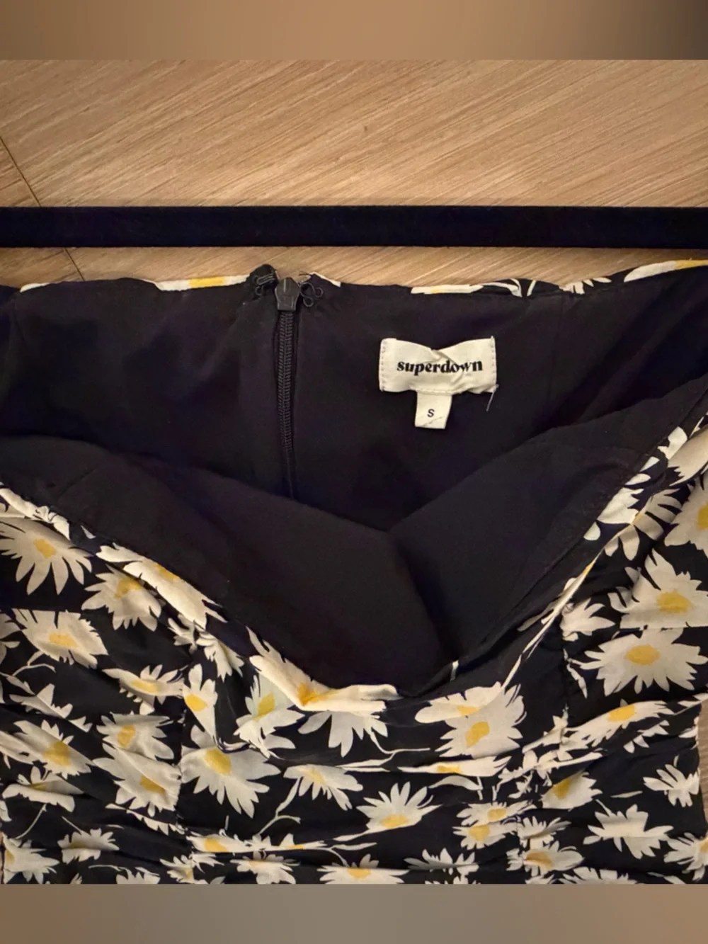 Superdown Off-Shoulder Black Daisy Print Mini Dress - Picture 6 of 7